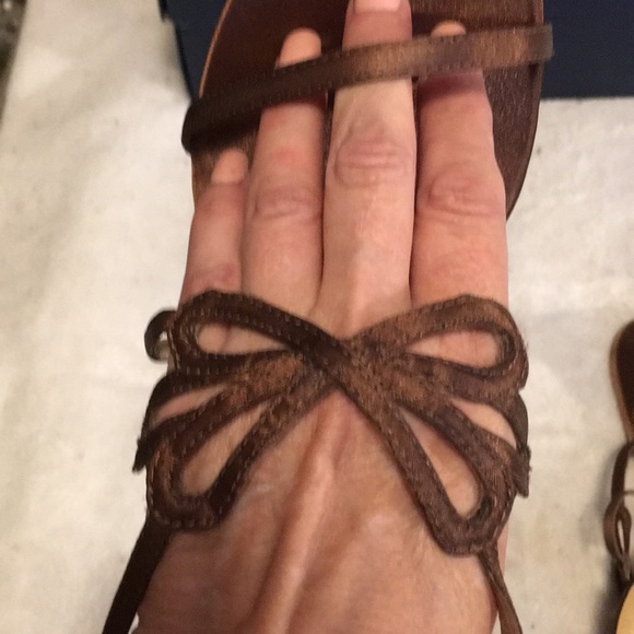 Bronze satin sandals by Charles David - Picture 4 of 4